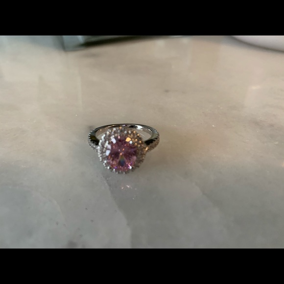 Pink cubic zirconia halo ring - Picture 4 of 4